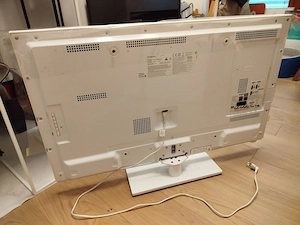 Weißer(!) LCD TV Panasonic, Hintergrundbeleuchtung defekt Bild 2
