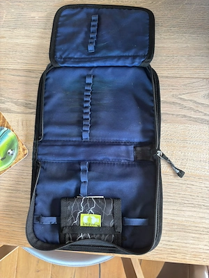Ergobag Schultasche mit Federschachteln und Kletties Bild 2