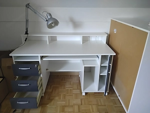 Verschenke Schreibtisch mit Gebrauchsspuren