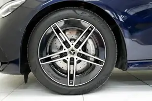 Mercedes-Benz E 300 de 4MATIC mit EQ Hybrid Technologie T-Modell Bild 4
