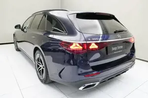Mercedes-Benz E 300 de 4MATIC mit EQ Hybrid Technologie T-Modell Bild 12