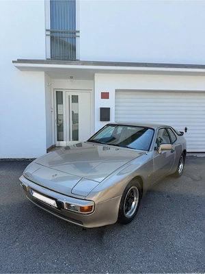 Porsche 944 Bild 2