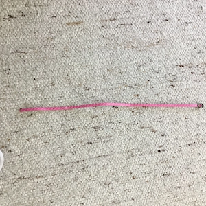 Süßer schmaler Mädchengürtel 71 cm lang, 1 cm breit, neuwertig, rosa mit kleinen Punkten!