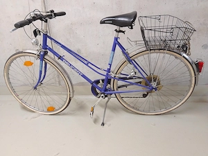 Gebrauchtes Citybike mit Korb und Schloss