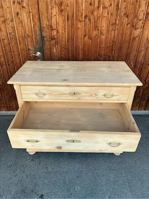 Hergerichte Kommode Bild 2