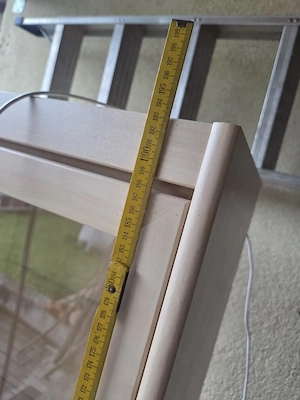 Glasvitrine aus hellem Holz Bild 4
