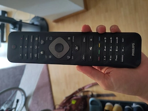 TV mit Ständer und Fernbedienung Bild 5