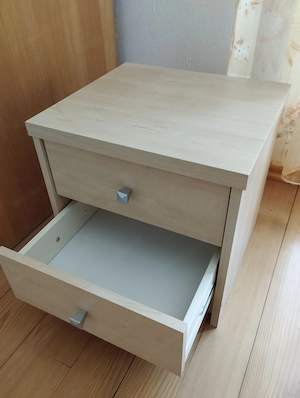 Nachtkästchen mit 2 Schubladen Bild 2