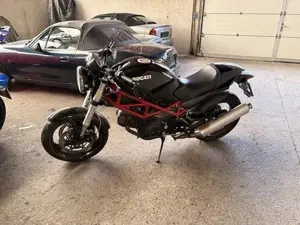 Verkaufe Ducati Monster Bild 2