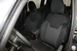 Jeep Renegade Longitude 1.5 T4 DCT7 e-Hybrid 96kW, Business-P... Bild 9