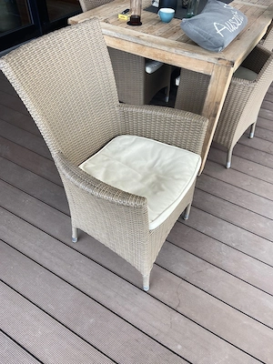 Hochwertiges Gartenmöbel-Set - Tisch mit 8 Rattanstühlen inkl. bequemer Polster Bild 4