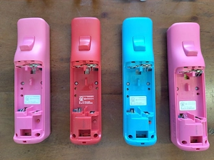4x Nintendo Wii Remote Plus + 3x Nunchuck + Mayflash Wii-Bar Bild 4