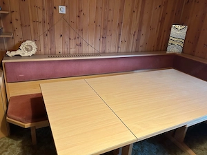 Eckbank und Tisch (ohne Stühle) gratis abzugeben Bild 4