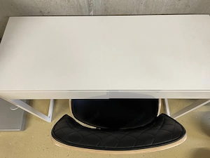 Bürotisch und Stuhl Bild 2