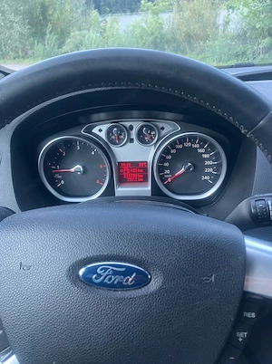Ford Kuga 2,0 Titanium 4x4 TDCI DPF SUV Bild 6