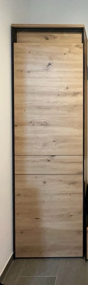Garderobenschrank Bild 3