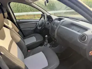 Dacia Duster dCi Allrad TÜV NEU 1.Besitz AHK Bild 4