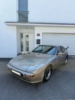 Porsche 944 Bild 2