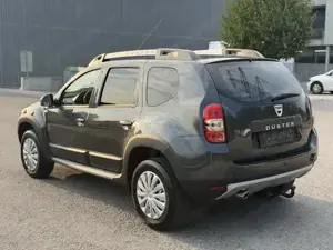 Dacia Duster dCi Allrad TÜV NEU 1.Besitz AHK Bild 6