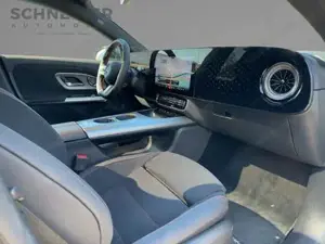 Mercedes-Benz CLA 350 4MATIC mit EQ Technologie SpurW KAM Night Bild 7