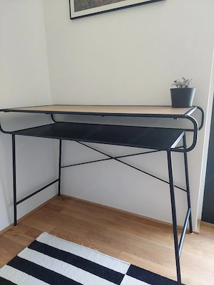 Schreibtisch