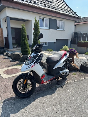 Aprillia sr50 motard Bild 8