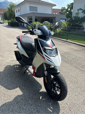 Aprillia sr50 motard Bild 9