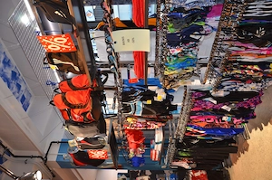 Gebrauchte Geschäftseinrichtung ca. 20 Laufmeter (240 cm Höhe)
