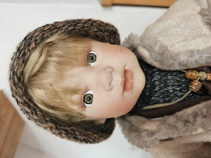 Porzellan Puppe "Schifahrer" Bild 2