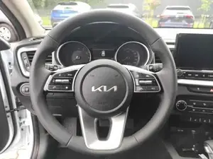 Kia Ceed / cee'd SPIN 1.5 T-GDI AT Kamera*Sitzheizung*APP*Navi 1... Bild 10