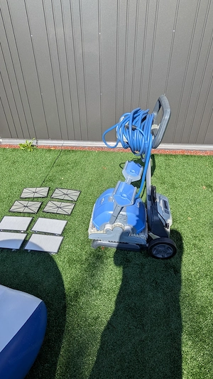 Verkaufe günstig den  Dolphin Maytronics Supreme M5 Pool Roboter Bild 3