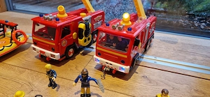 Feuerwehrmann Sam Fahrzeuge und Figuren Bild 2