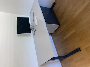Schreibtisch mit Schreibtischcontainer Bild 3