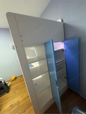 Hochbett mit Schreibtisch und Kleiderschrank Bild 4
