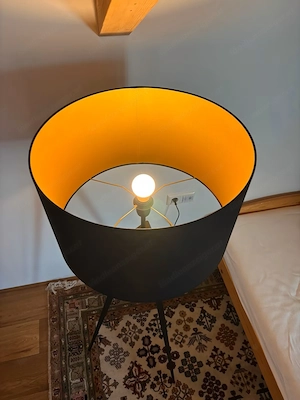 Stehleuchte Tago, Dreibein, Lampenschirm schwarz gold Bild 4