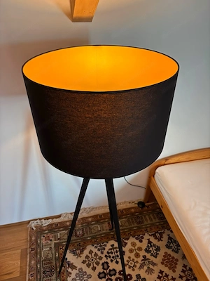 Stehleuchte Tago, Dreibein, Lampenschirm schwarz gold Bild 3