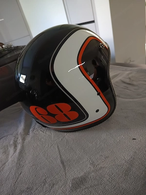 Helm ungetragen neu mit ganz leichten Lagerspuren  Bild 4