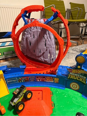 Hotwheels Volcano Rennbahn Bild 4