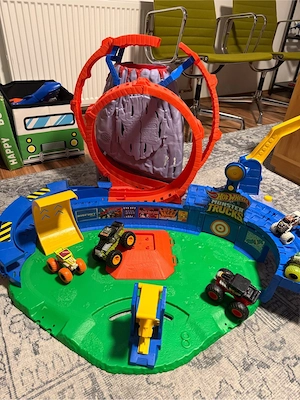 Hotwheels Volcano Rennbahn Bild 5