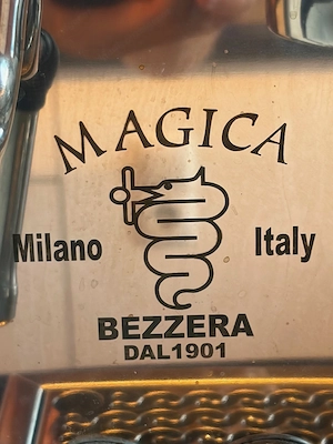 Original italienisches Espresso-Set: Bezzera Magica & Kaffeemühle Q50 Molin Bild 2