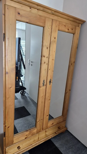 Bauernschrank Bild 2