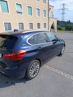 BMW 225xe iPerformance Active Tourer M Sport in Blau Metallic, Panoramadach, Harman und Kardon Bild 4