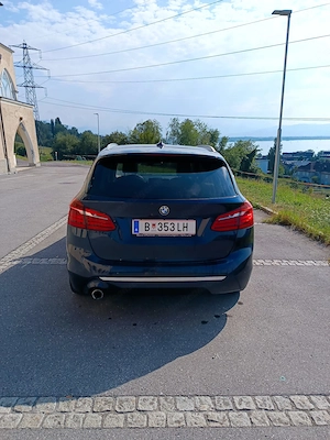 BMW 225xe iPerformance Active Tourer M Sport in Blau Metallic, Panoramadach, Harman und Kardon Bild 2