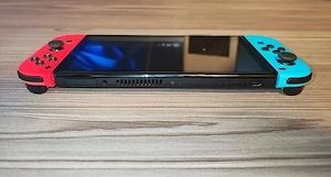 Nintendo Switch OLED-Modell Neon-Rot Neon-Blau 64GB + 9 Spiele Bild 4