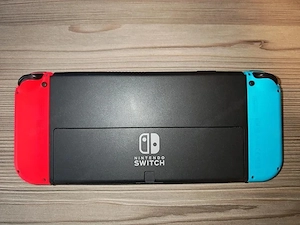 Nintendo Switch OLED-Modell Neon-Rot Neon-Blau 64GB + 9 Spiele Bild 3