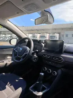 Dacia Sandero weiß, BJ 21, nur 35.000km Bild 2