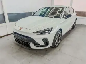 Cupra Leon 1.5 eTSI DSG NAVI MATRIX INTELLIGENT DRIVE KEYL...