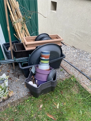 Pflanzengranulat und Blumentöpfe Bild 5