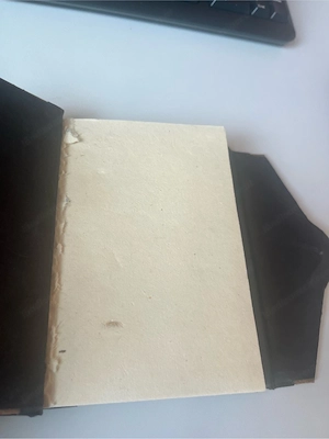 Notizbuch mit unlinierten Blättern