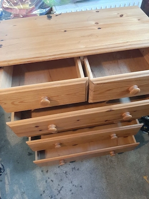 Massivholz-Schubladenkommode Bild 2